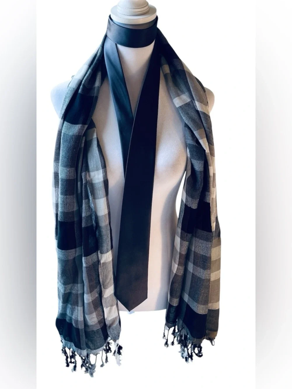 Set of Gorgeous rayon shawl + gray men’s tit